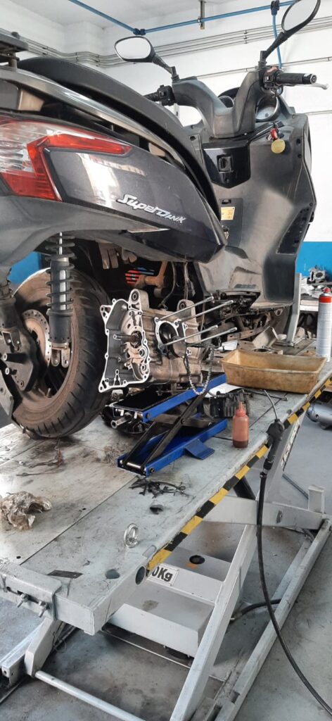 TALLER MOTO 8