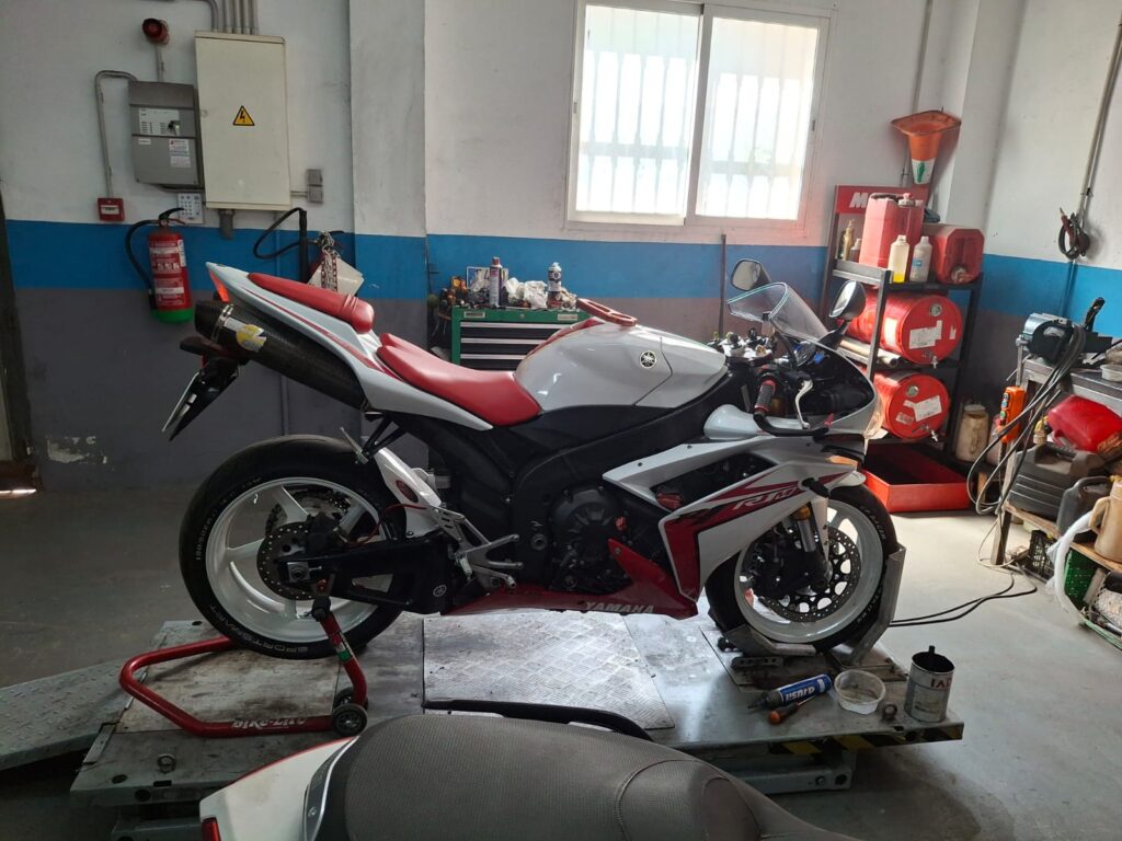 TALLER MOTO 9
